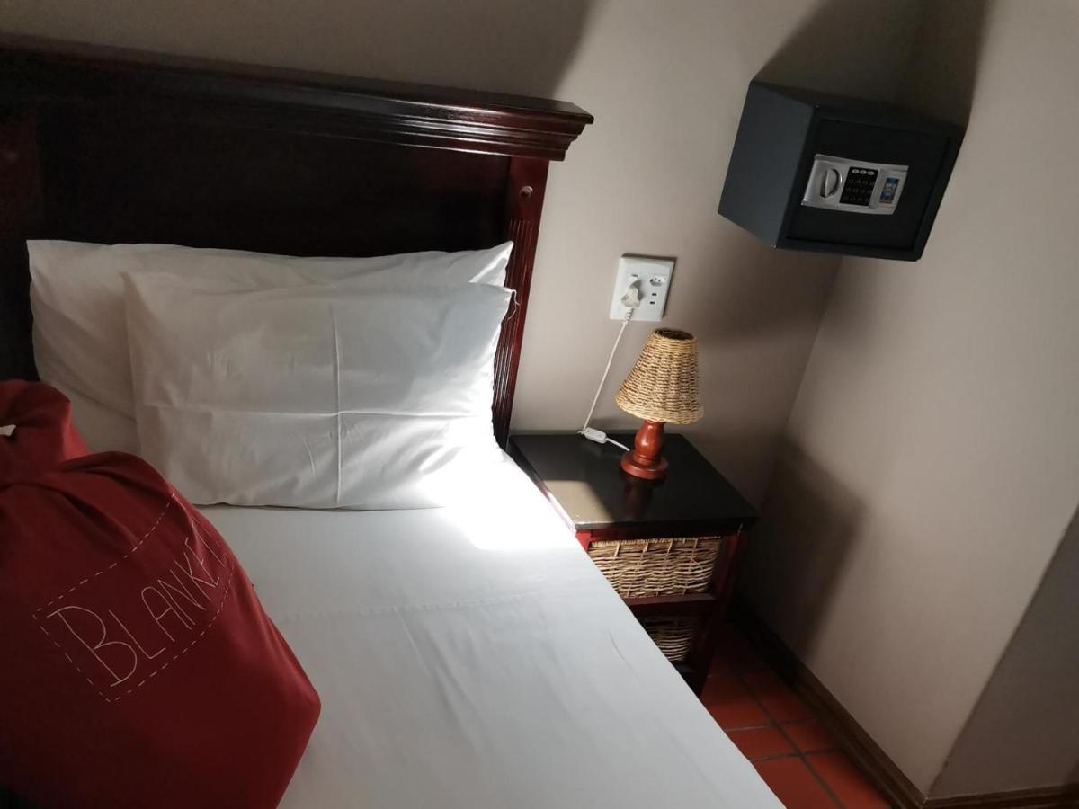 Londiningi Guesthouse วินด์ฮุก ภายนอก รูปภาพ